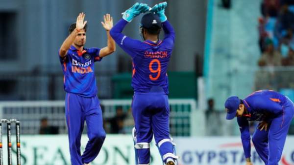 அடுத்தடுத்து விக்கெட்