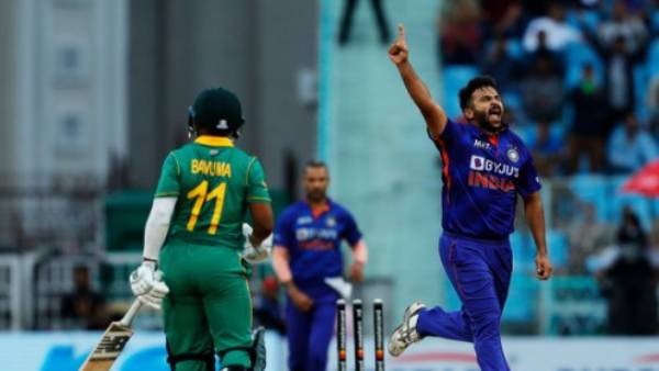 அருமையான பந்துவீச்சு