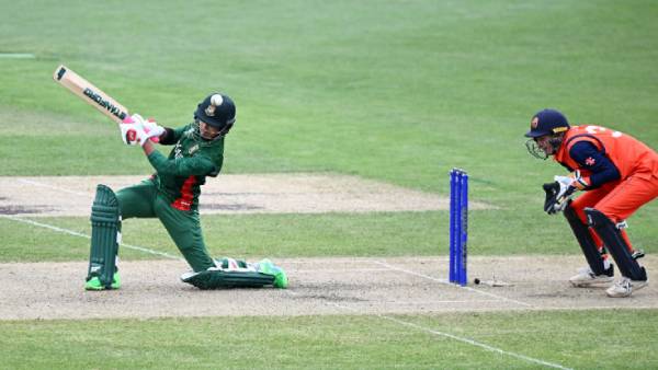 போராடிய ஆபிஃப் ஹூசைன்