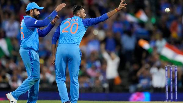 இந்திய பவுலர்கள் அபாரம்