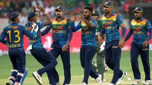 சரிந்த இலங்கை 