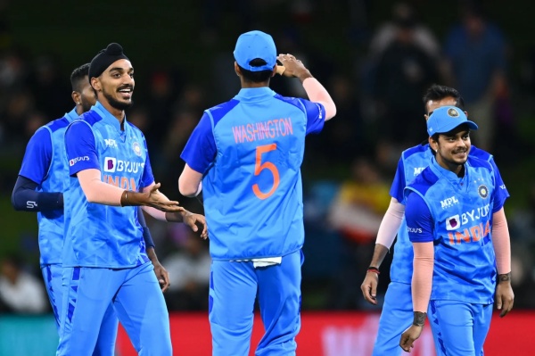 அடுத்தடுத்து ஆட்டமிழப்பு