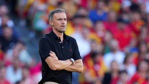  பயிற்சியாளர் லூயிஸ் என்ரிக்கே 