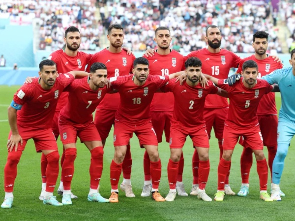 முதல் சர்ச்சை