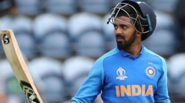 கே.எல்.ராகுல் அரைசதம் 