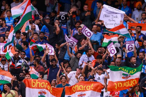 2 வீரர்கள்