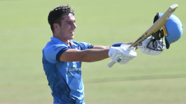 ஒரே மேட்சில் 501 ரன்கள்