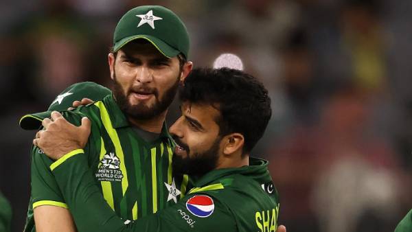 இரண்டே பந்துகள் 