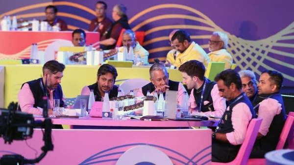 அவசர ஆலோசனை