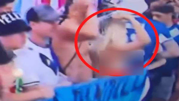 மேலாடையை கழற்றி கொண்டாட்டம் 