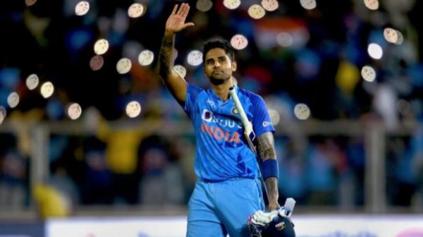 எப்போது விளையாடுகிறார்? 