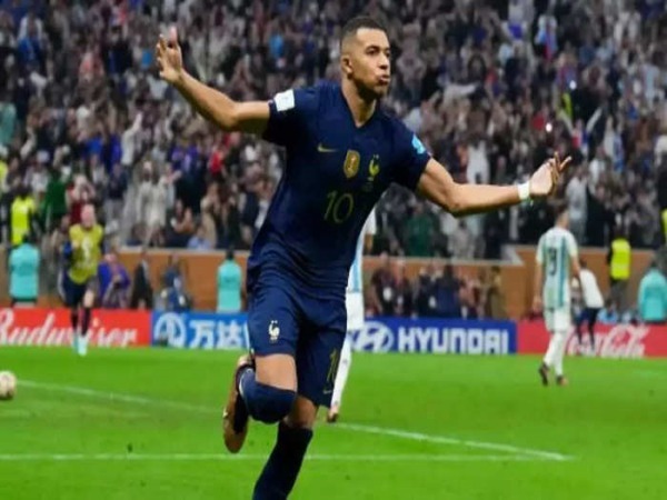 முதல் காதலி யார்? 