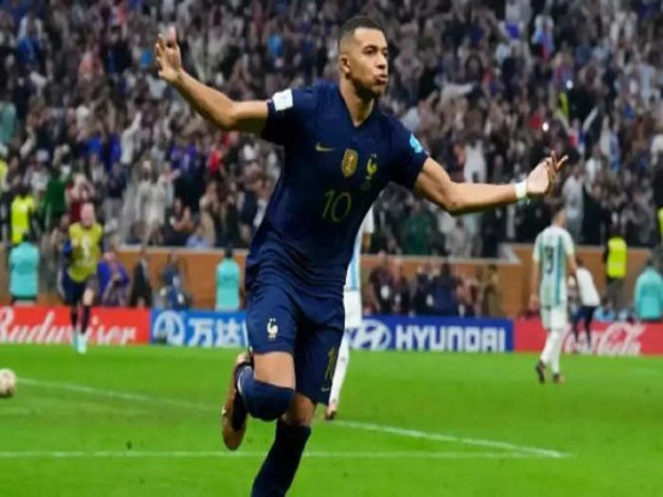 16 வயதில் எம்பாப்பே 