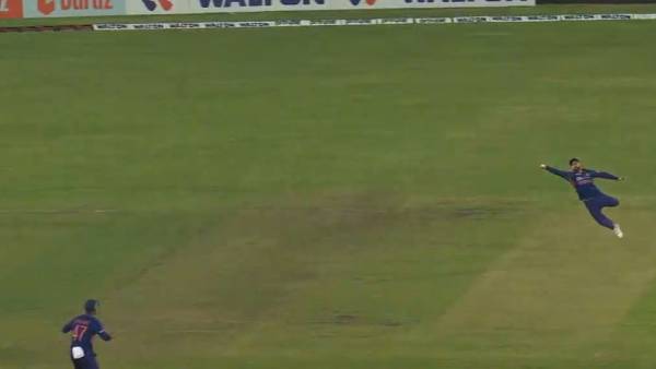 வங்கதேசம் தடுமாற்றம்