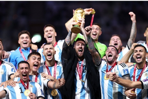 மக்களுக்காக வீரர்கள் 