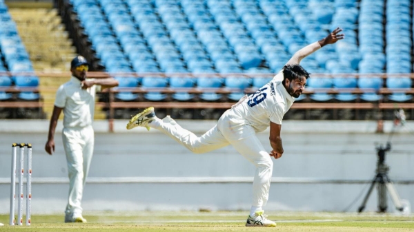 ரூ.5.50 கோடிக்கு வாங்கப்பட்ட முகேஷ் குமார் 