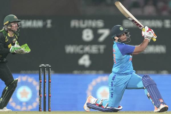  ஆஸ்திரேலியா ஆதிக்கம் 