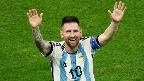  ஆதரவாக நின்ற பாட்டி 