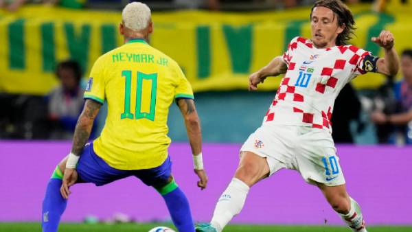 குரோஷியா கோல்கீப்பர் அசத்தல் 