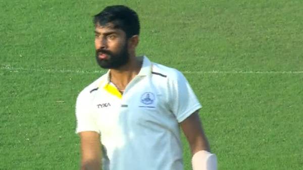 விக்கெட் இழப்பின்றி 203 ரன்கள் 