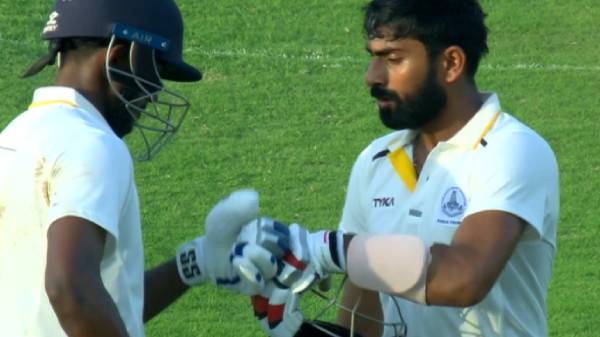 தமிழக பந்துவீச்சாளர்கள் அசத்தல் 