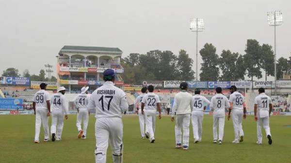 முதல் டெஸ்ட் போட்டி 