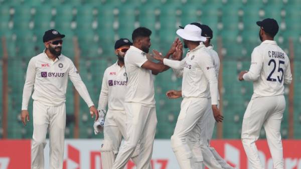 4 விக்கெட் 