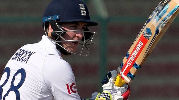 இங்கிலாந்து முன்னிலை 