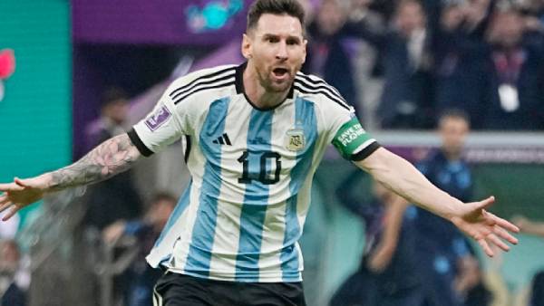 8 ஆண்டுகள் 