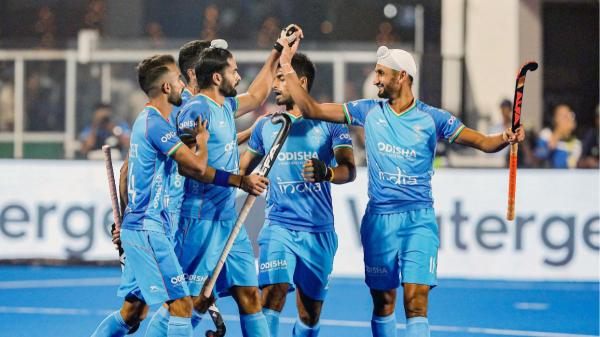 பந்தாடிய இந்தியா 