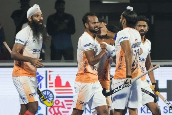 அதிரடி தொடக்கம்