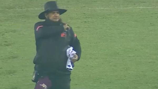  நடுவரின் தவறு