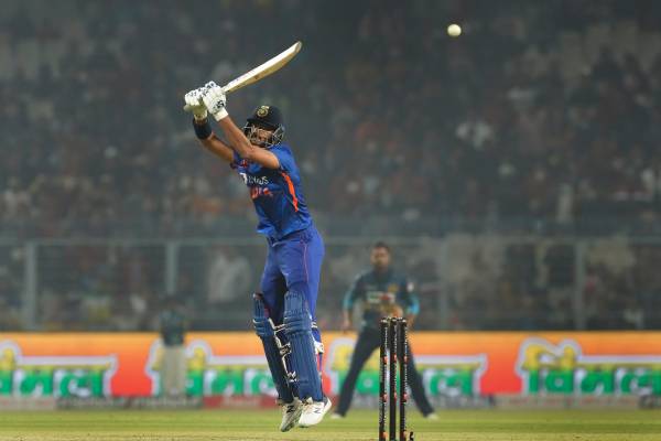 பேட்ஸ்மேன்கள் தடுமாற்றம் 