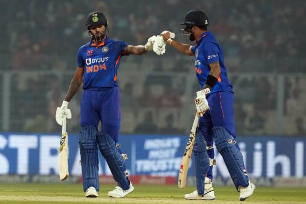 2வது ஒருநாள் ஆட்டம் 2வது ஒருநாள் ஆட்டம்