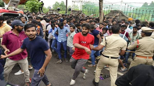 ஐதராபாத் தடியடி 