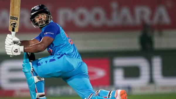 ராகுல் திரிபாதி அதிரடி 