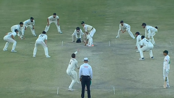 319 ரன்கள் இலக்கு 