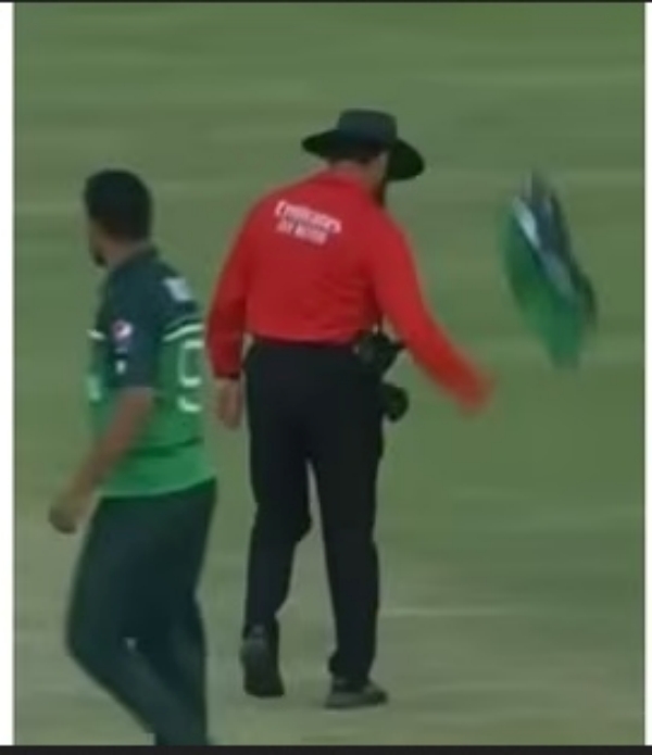 அம்பயர் கோபம் அம்பயர் கோபம்