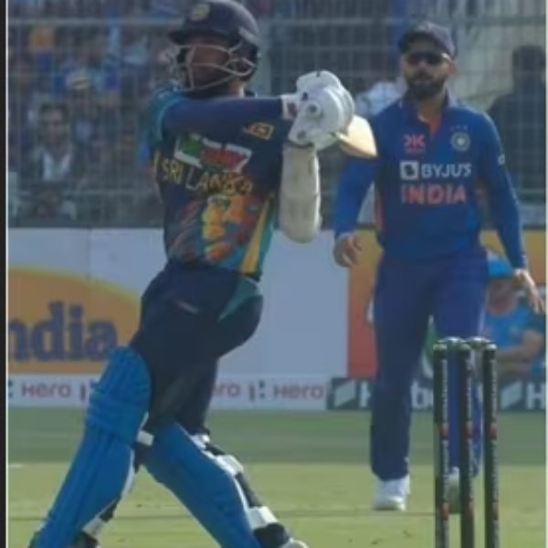 அடுத்த ஓவரில் ட்விஸ்ட் 