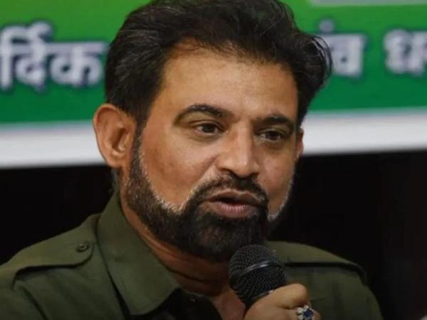 ஊசி போடுகிறார்கள் 