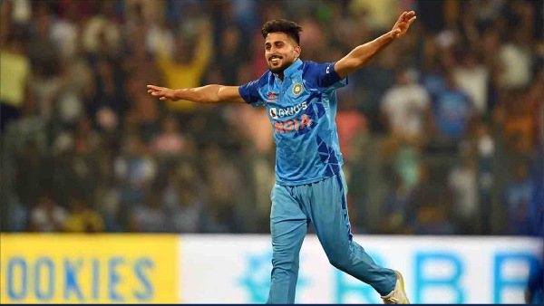 உம்ரான் பவுலிங் 