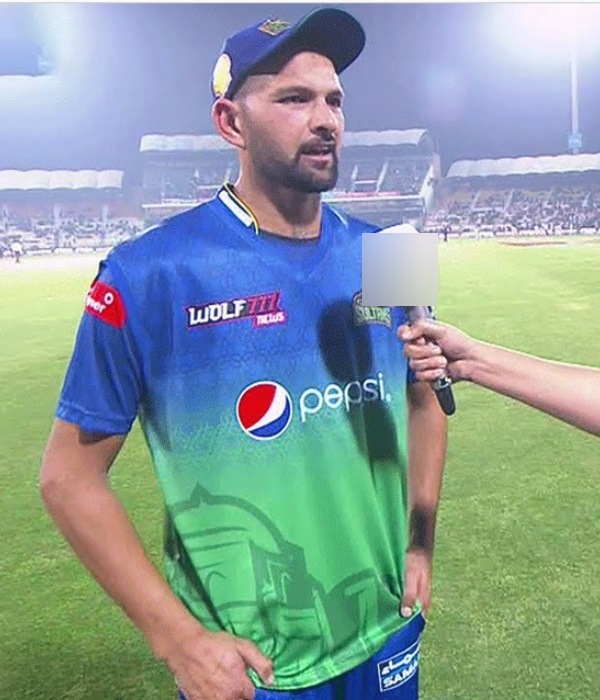 போட்டிப்போடும் வீரர்கள் 