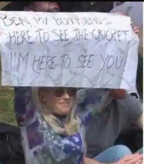 ரசிகையின் செயல் 