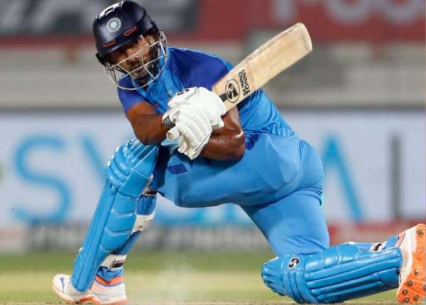 அதிரடி ஆட்டம்