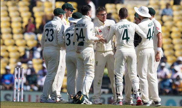 2 இடதுகை பேட்ஸ்மேன்கள் 