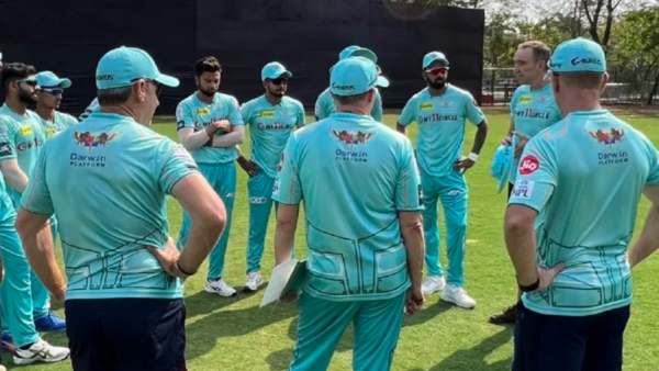 யாரை வாங்கி இருக்கிறார்கள்? 