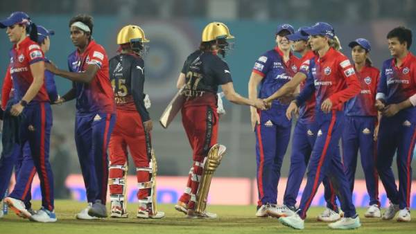 பிஎஸ்எல் vs மகளிர் லீக் 