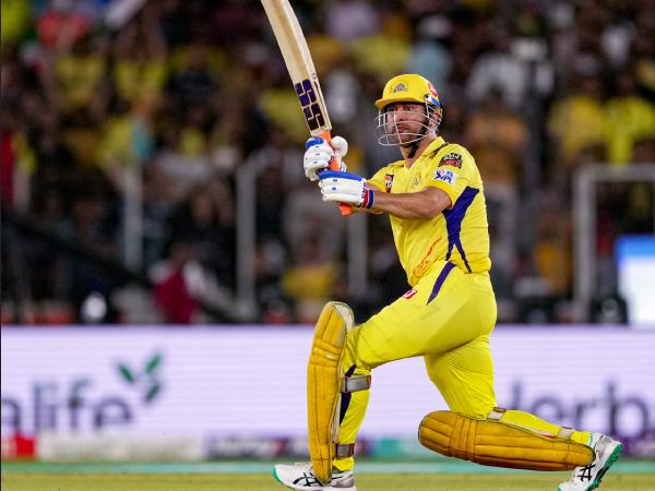 MS Dhoni Big hit in death over takes fans for nostaglia ride 