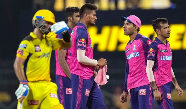 IPL - MS Dhoni and Jadeja valiant effort went vain in RR Game 