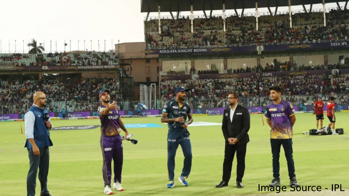 Due to Wet outfield and little Rain, KKR vs GT Match Start is delayed 